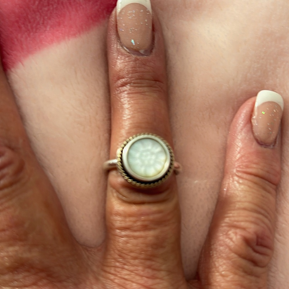 Pandora Mother of Pearl Daisy ring
